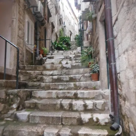 Tomasi Guest house